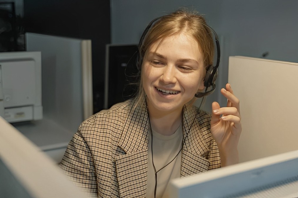 Discover The Benefits Of Outsource Call Center Services For Your Business